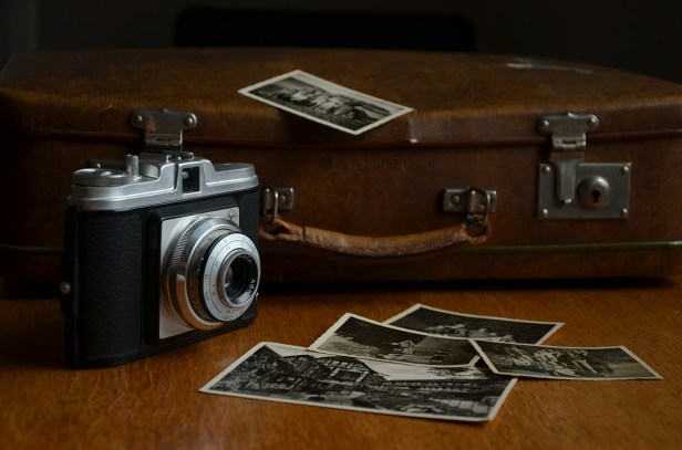 old-camera-and-luggage-by-congerdesign-on-pixabay