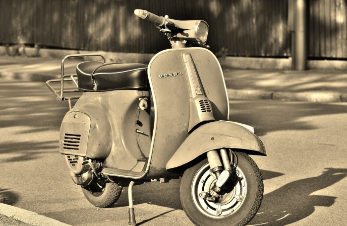 vespa-scooter-by-ralphs_fotos-on-pixabay
